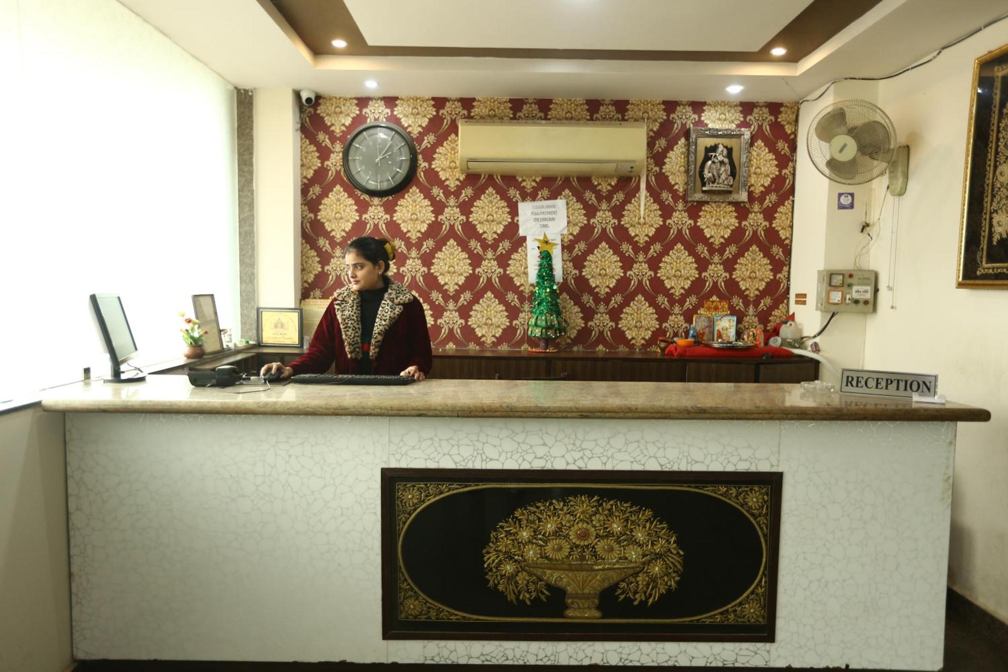 24 Hotel & Resort Агра Екстер'єр фото