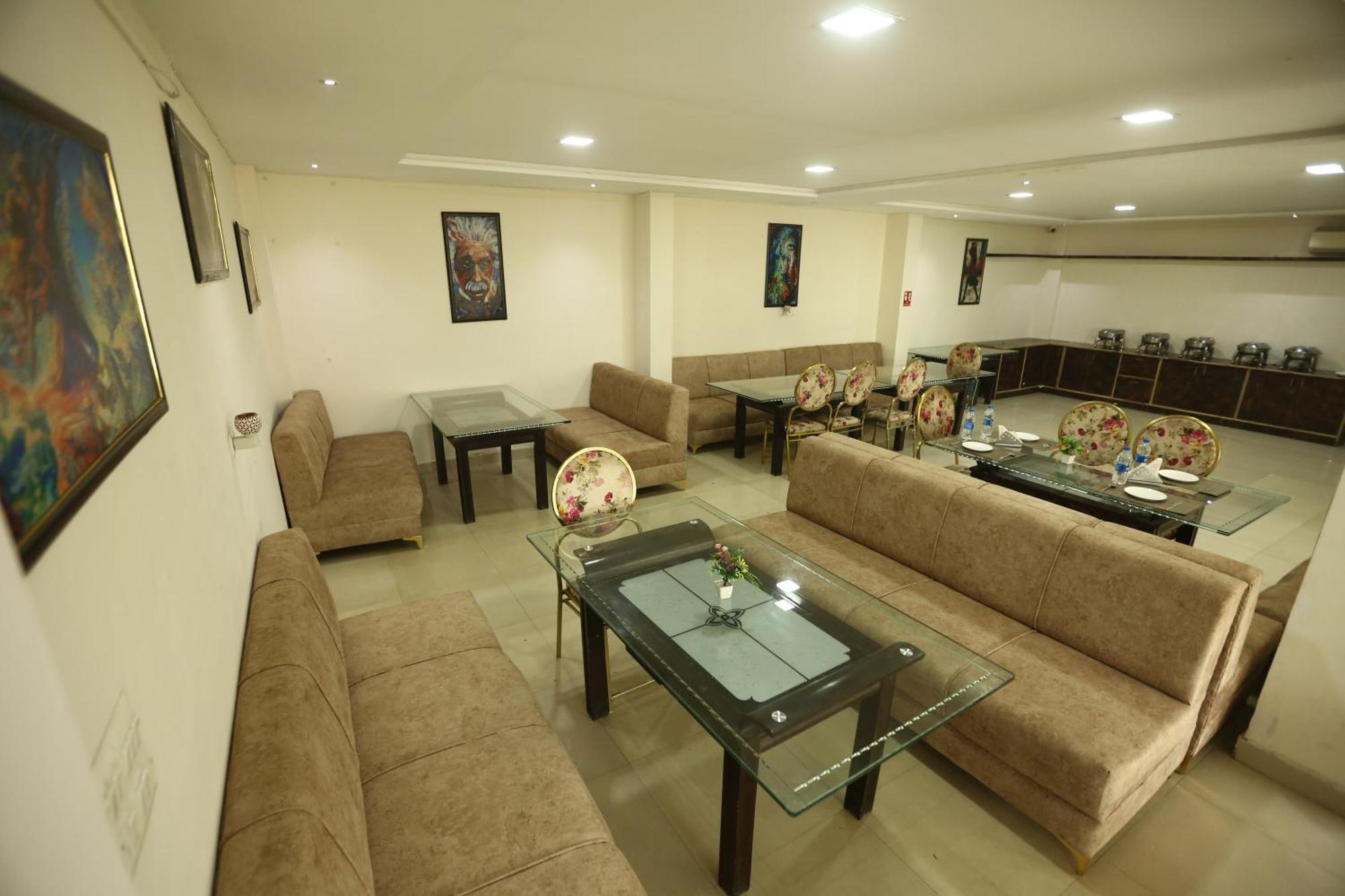 24 Hotel & Resort Агра Екстер'єр фото