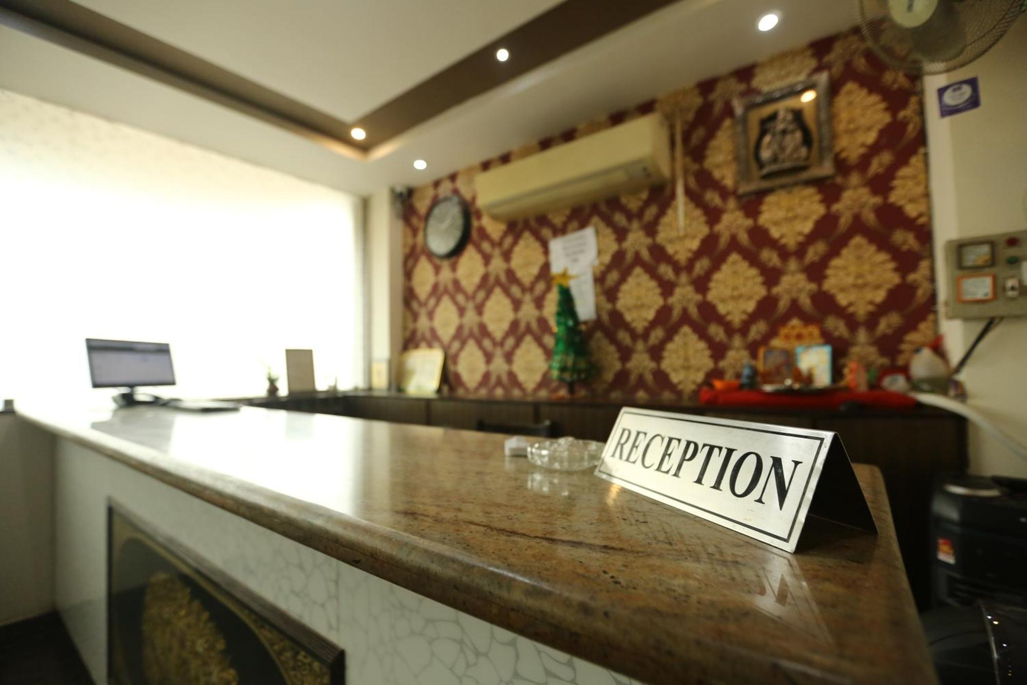 24 Hotel & Resort Агра Екстер'єр фото