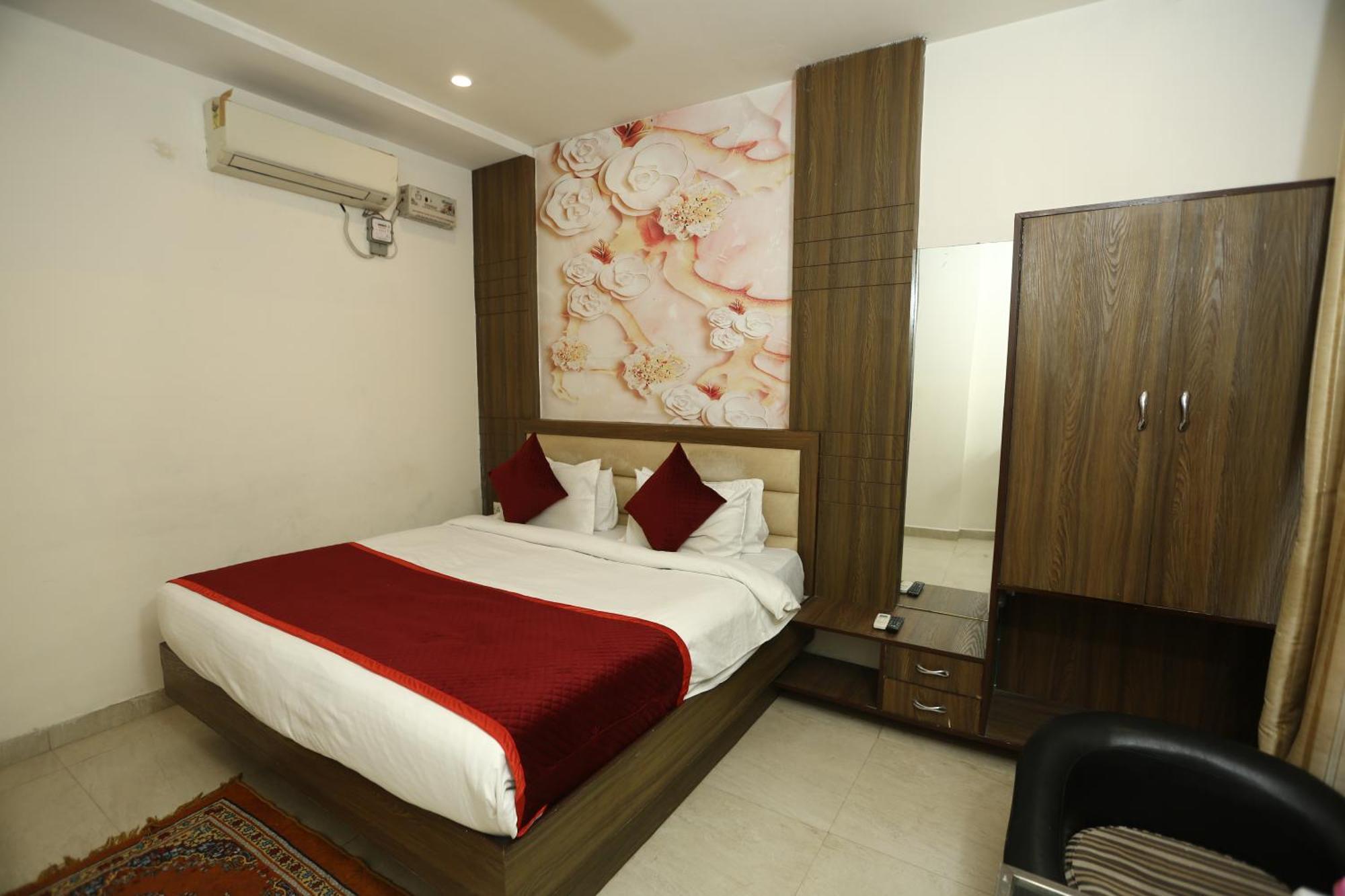 24 Hotel & Resort Агра Екстер'єр фото