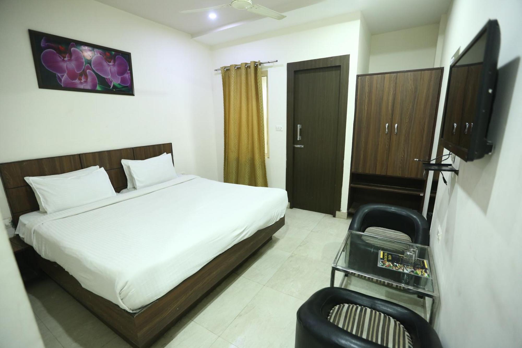 24 Hotel & Resort Агра Екстер'єр фото