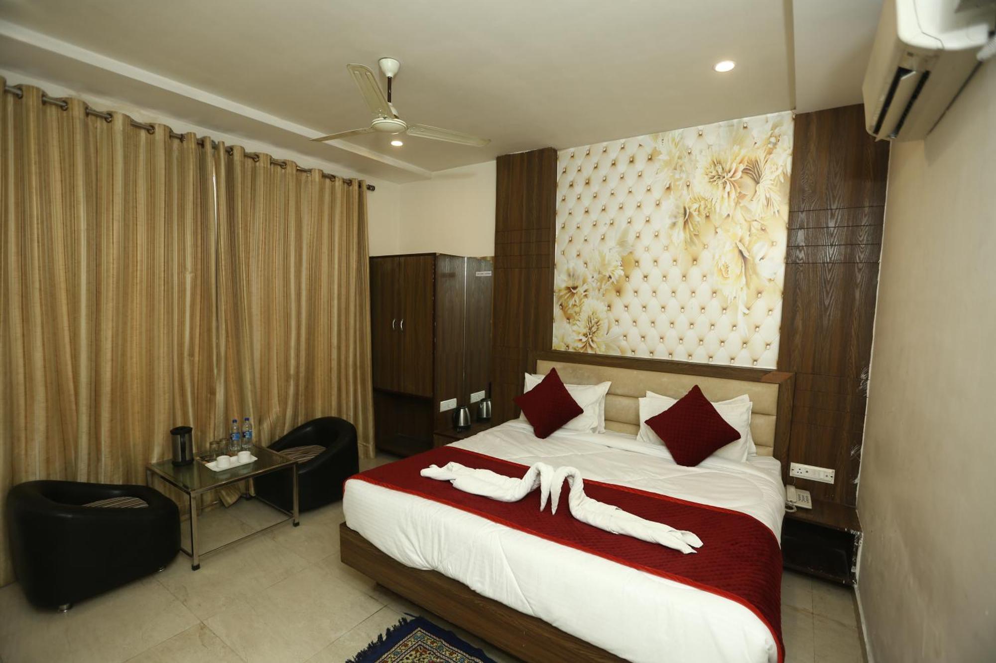 24 Hotel & Resort Агра Екстер'єр фото