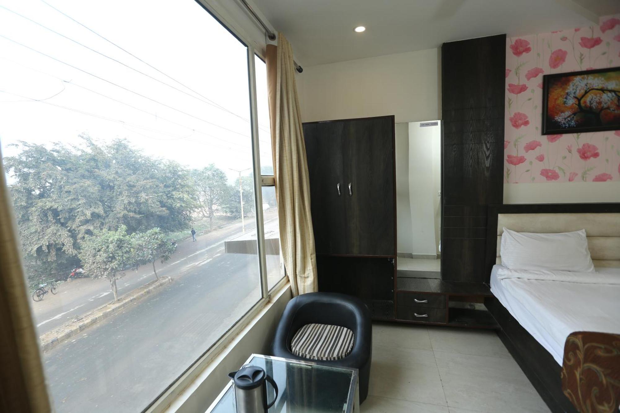 24 Hotel & Resort Агра Екстер'єр фото