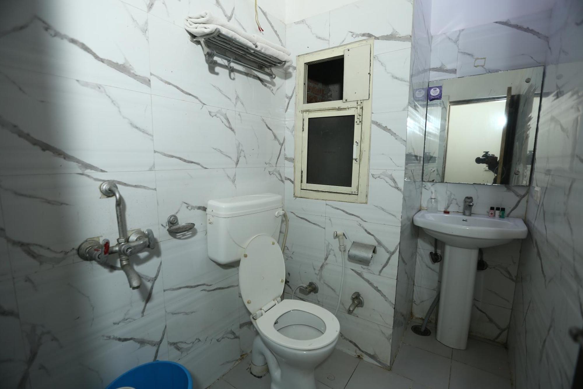 24 Hotel & Resort Агра Екстер'єр фото