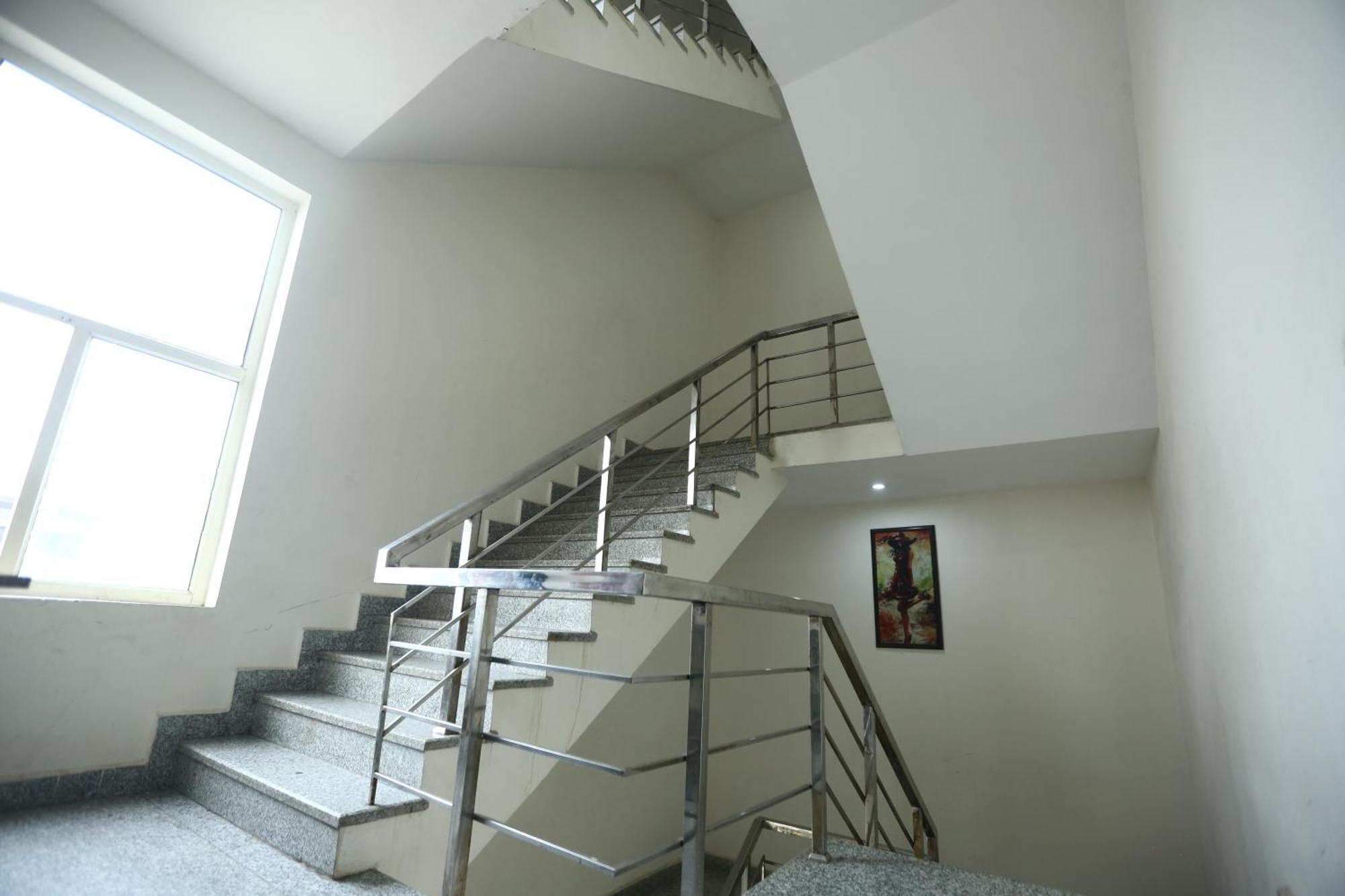 24 Hotel & Resort Агра Екстер'єр фото