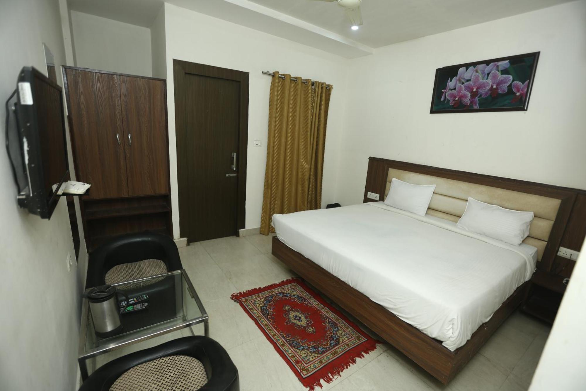 24 Hotel & Resort Агра Екстер'єр фото