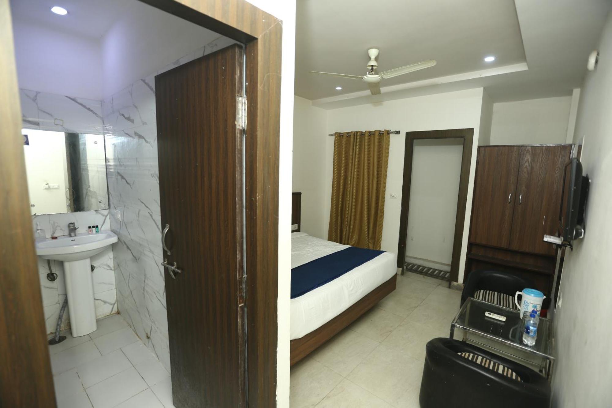 24 Hotel & Resort Агра Екстер'єр фото