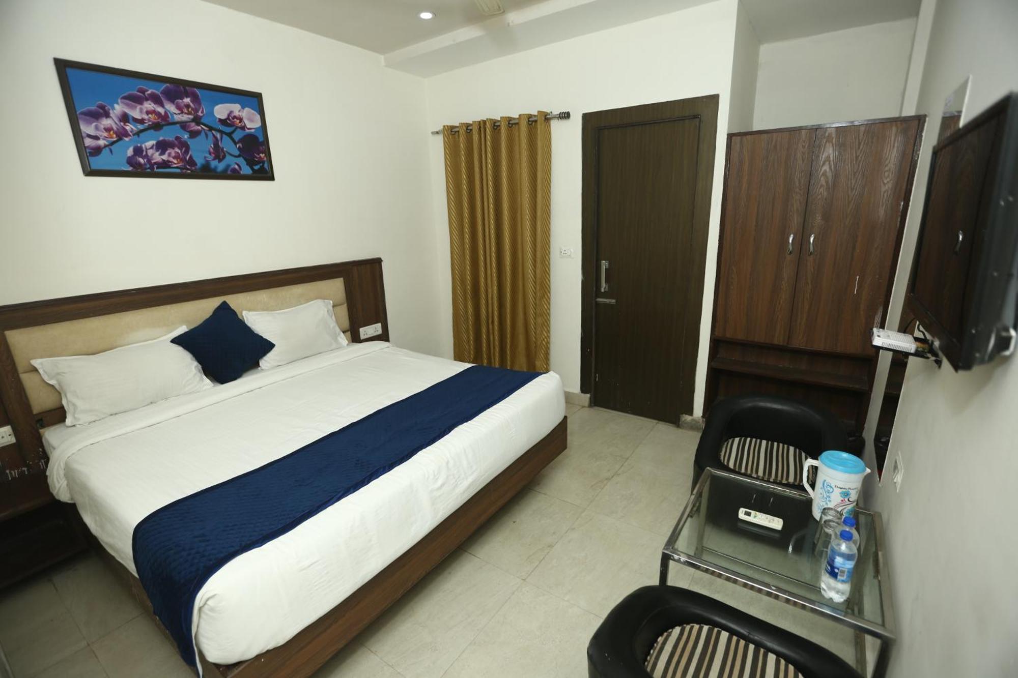 24 Hotel & Resort Агра Екстер'єр фото