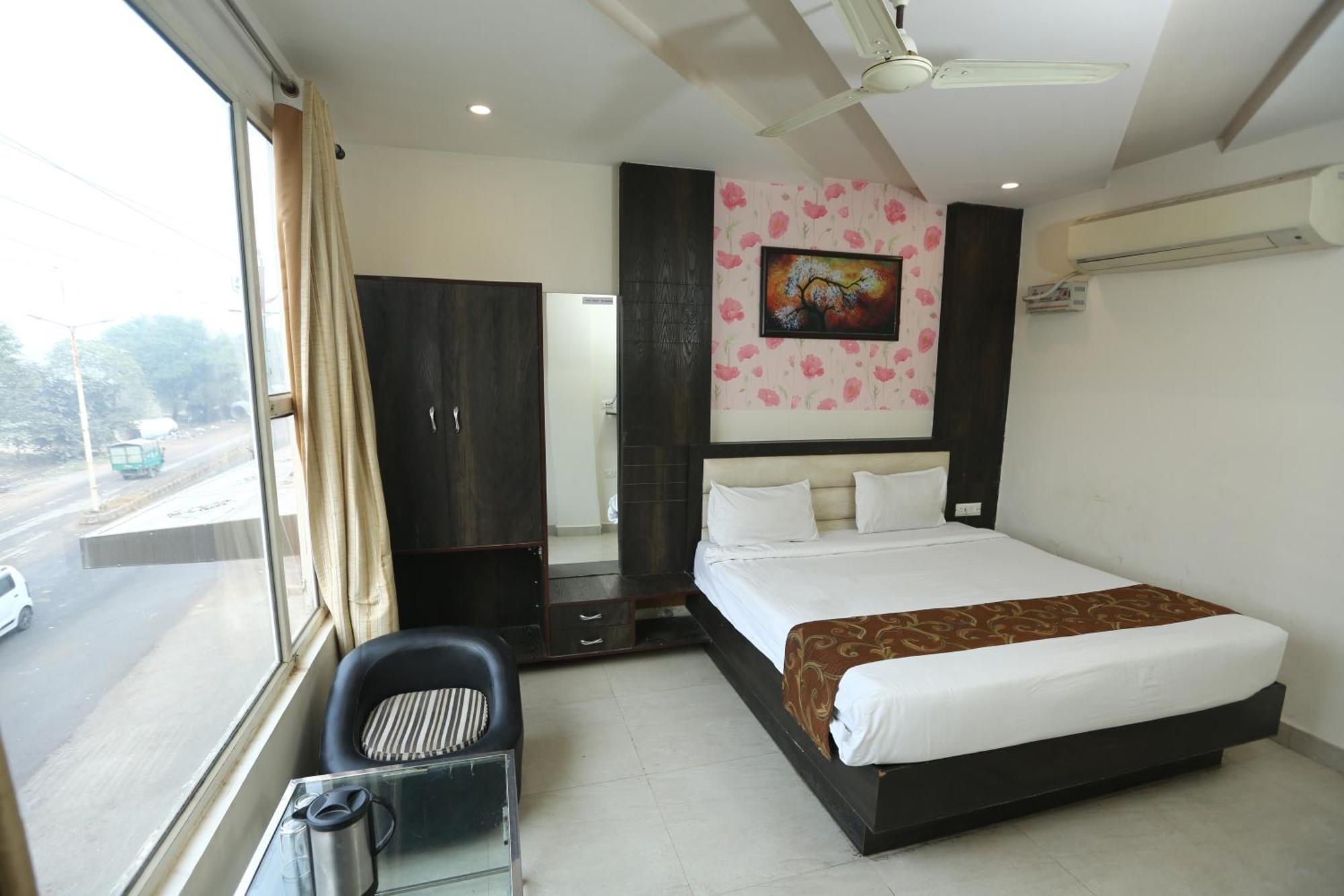 24 Hotel & Resort Агра Екстер'єр фото