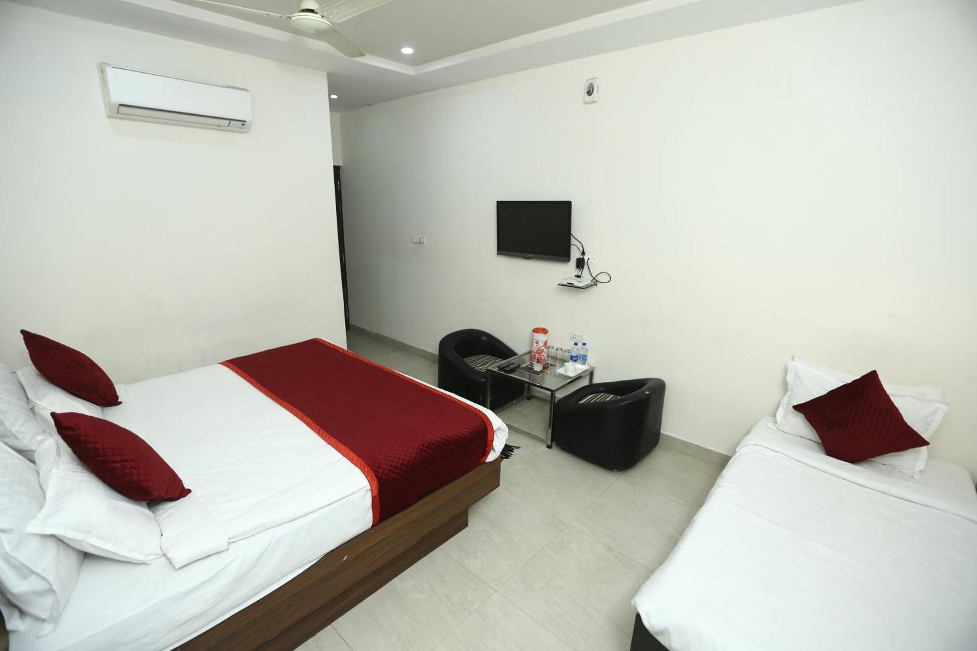 24 Hotel & Resort Агра Екстер'єр фото