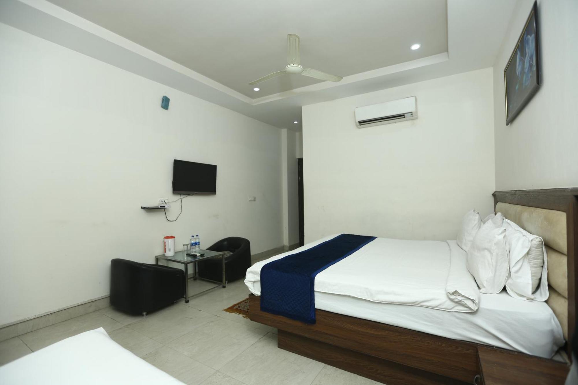 24 Hotel & Resort Агра Екстер'єр фото