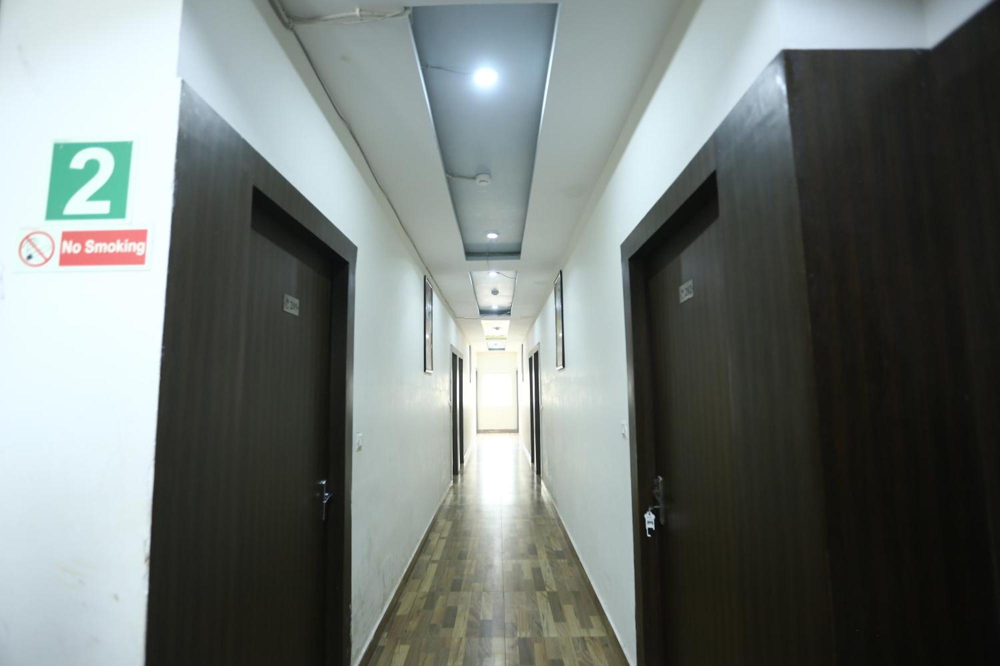 24 Hotel & Resort Агра Екстер'єр фото